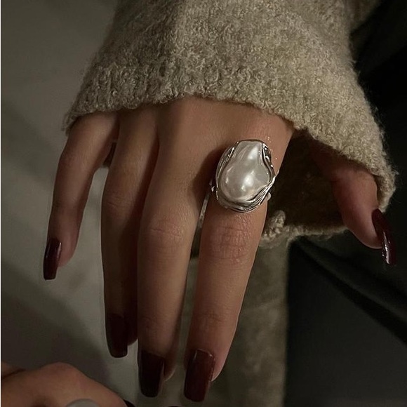 Silver Baroque Pearl Statement Ring - Picture 3 of 4